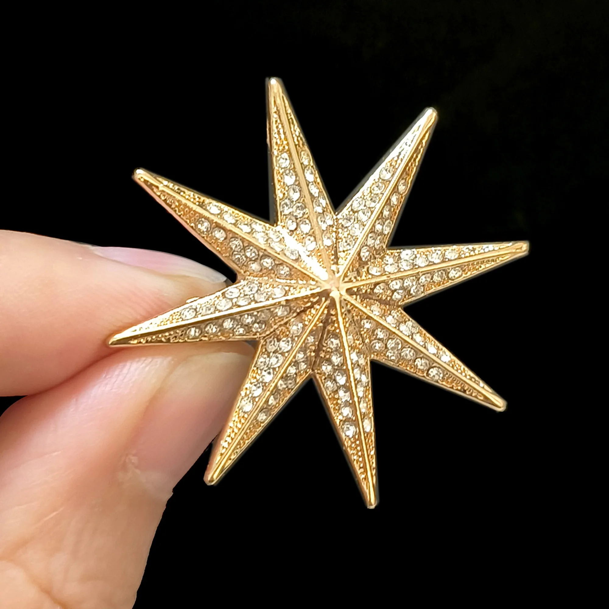Beaut&Berry Luxury Rhinestone Eight Pointed Star Brooches for Women Unisex Creative Pins Casual Party Jewelry Accessories Gifts
