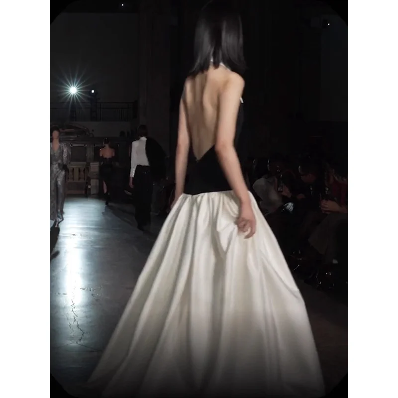 Vestido de passarela 2025 nova chegada moda elegante retalhos contraste cor halter cintura alta sexy sem costas magro saia longa para mulher