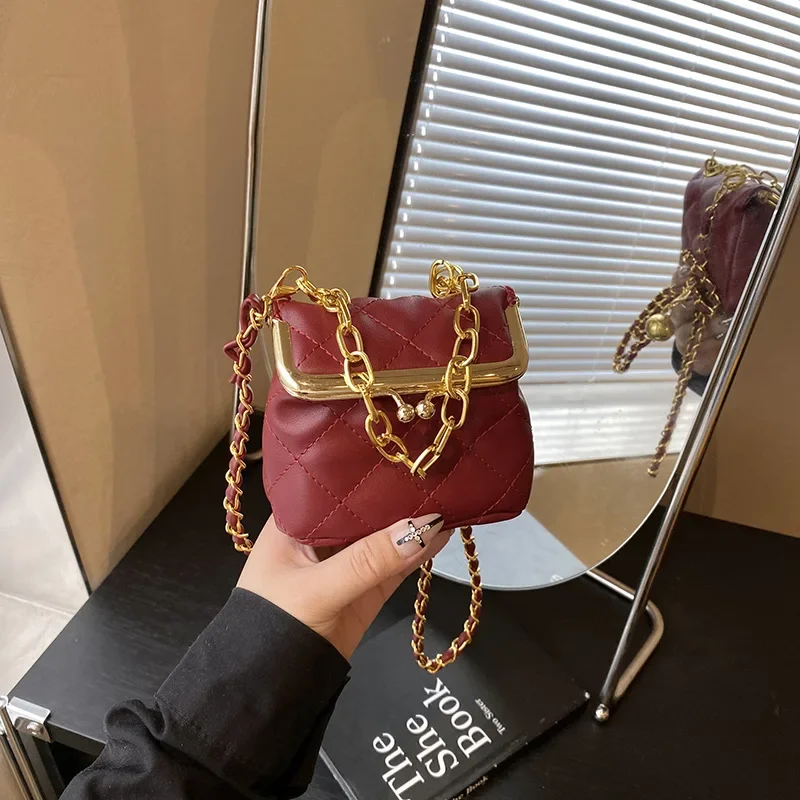 

Women's Mini Crossbody Bag Diamond Grid Fragrant Wind Small Square Shoulder Bag with Chain Clip Stylish Trendy Compact Purse