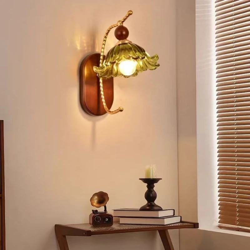 Middle Ancient Style Living Room Wall Lamp French Retro Glass High-end Warm Bedroom Bedside Corridor Corridor Lighting Fixtures