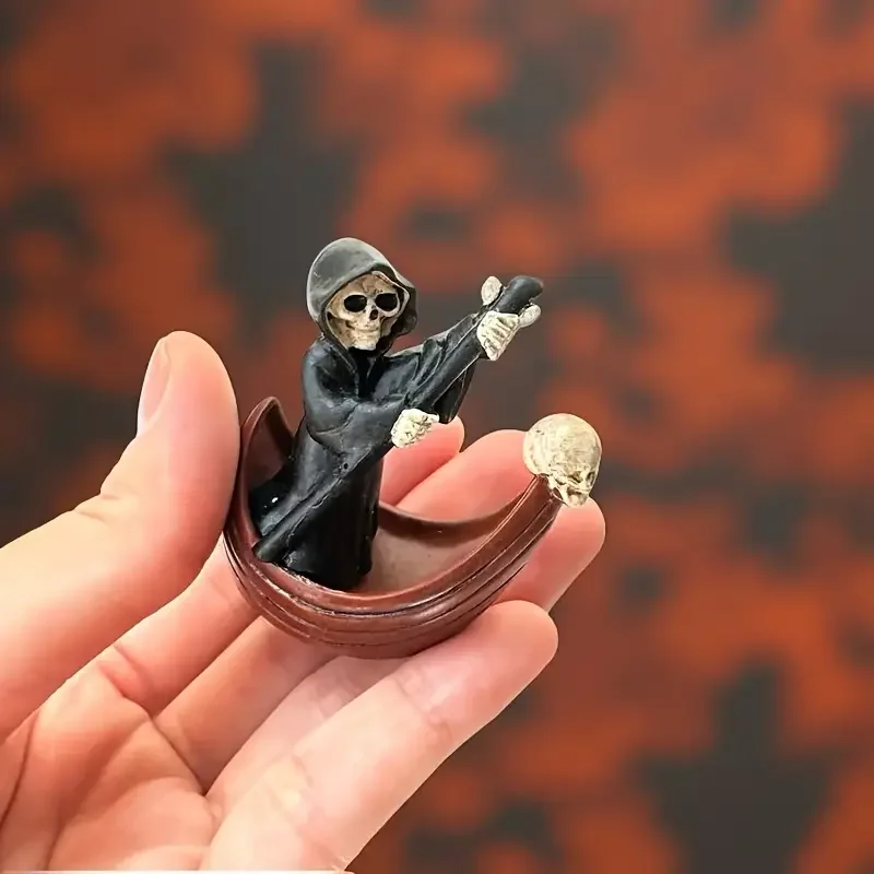 1 pcs Miniature Halloween Resin Model, Skeleton Figure for DIY Craft Project Home Spooky Decorations Supplies
