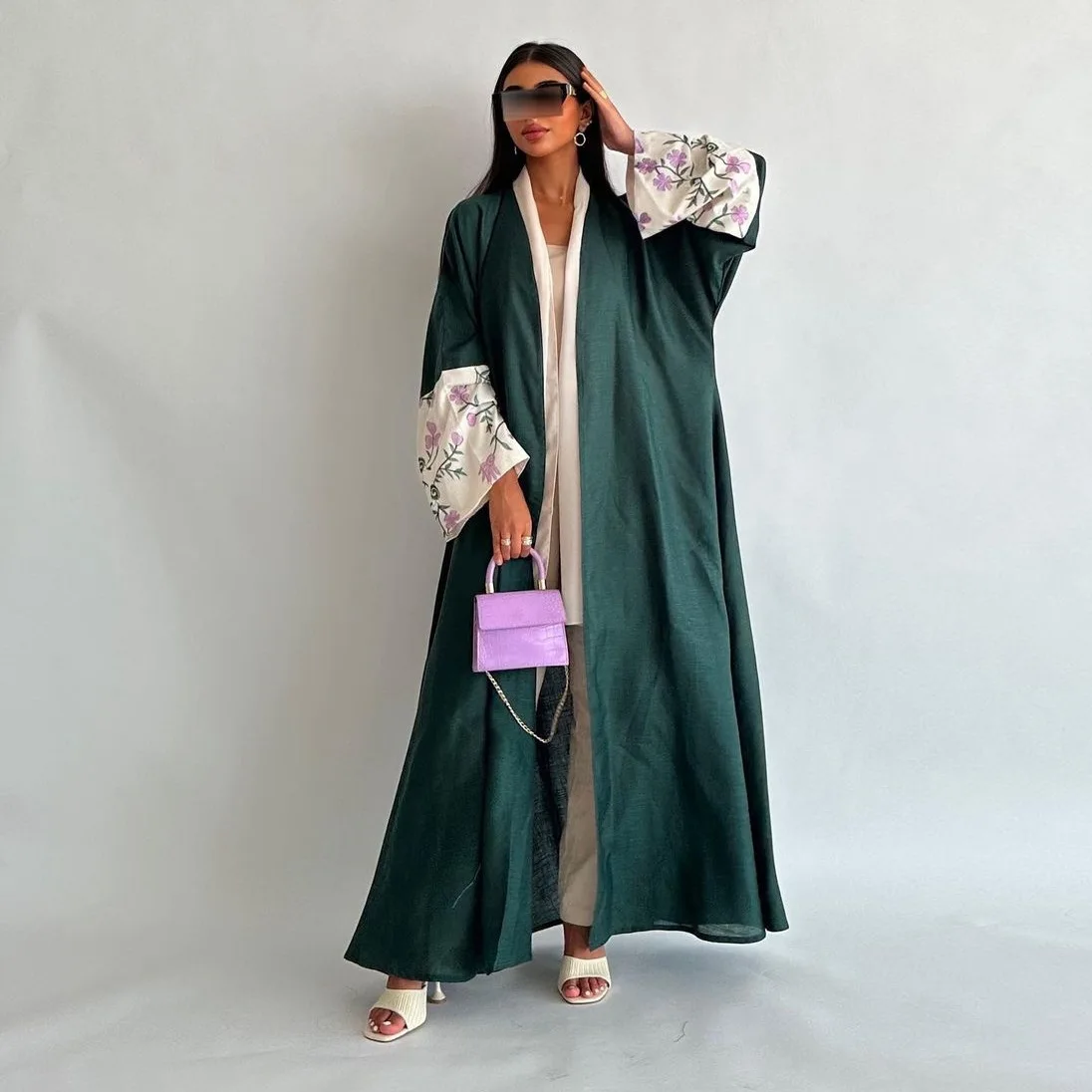 Dubai Middle East cardigan Islamic Arab robe embroidered abaya Muslim loose jacket luxurious and fashionable women's clothing