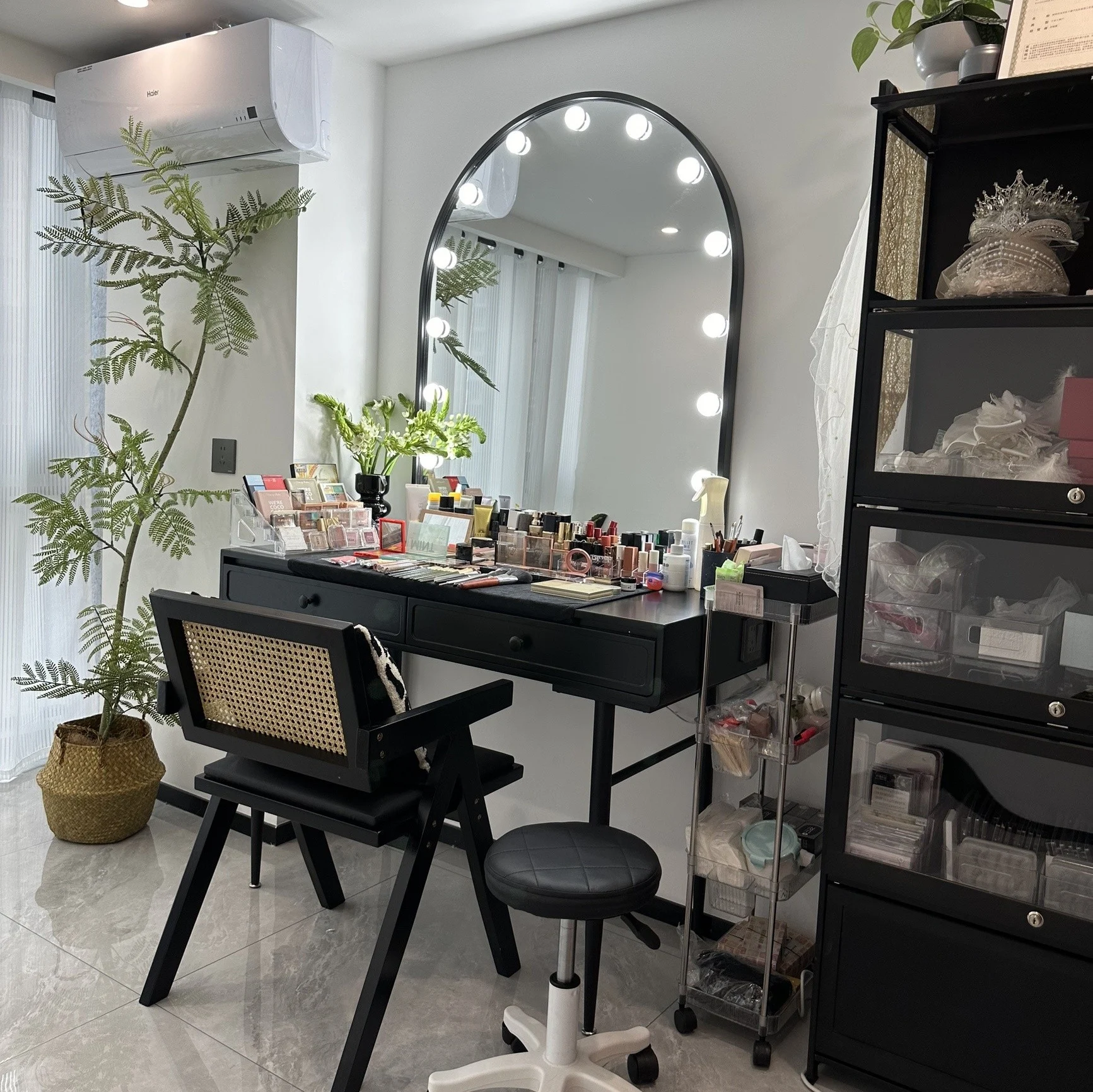 New Chinese-style studio professional dressing table with lamp, wedding shop beauty salon studio, special dressing table for mak