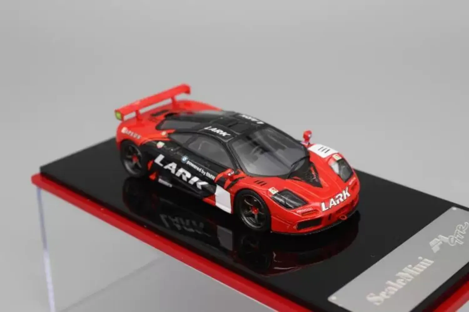 Modelo de Carro em Resina Escala 1:64 Estilo GTR e Estilo LM |   Simulação de Supercarro |   Brinquedo Colecionável de Alta Qualidade para Exibição e Presente