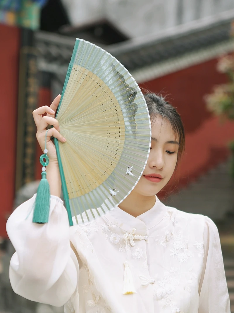 

Original Mogan Fan Hand-painted Silk Crane Mountain Water Lacape New Chinese Sle Creative Cultural Gift Fan for Women