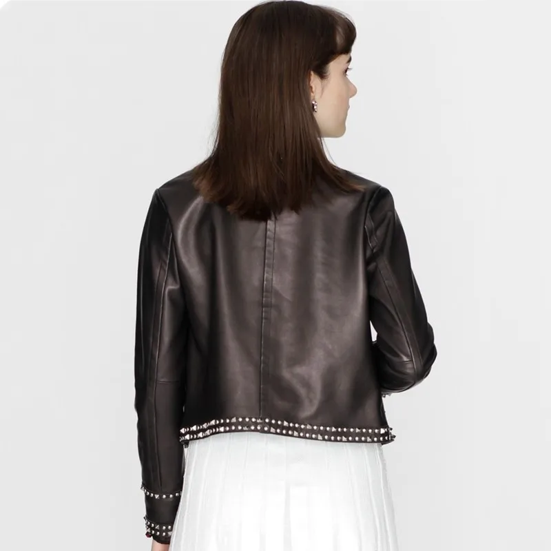 Rivetti fatti a mano Pelle di pecora italiana dipinta ad acqua Giacca in vera pelle giapponese da donna corta girocollo da donna slim fit