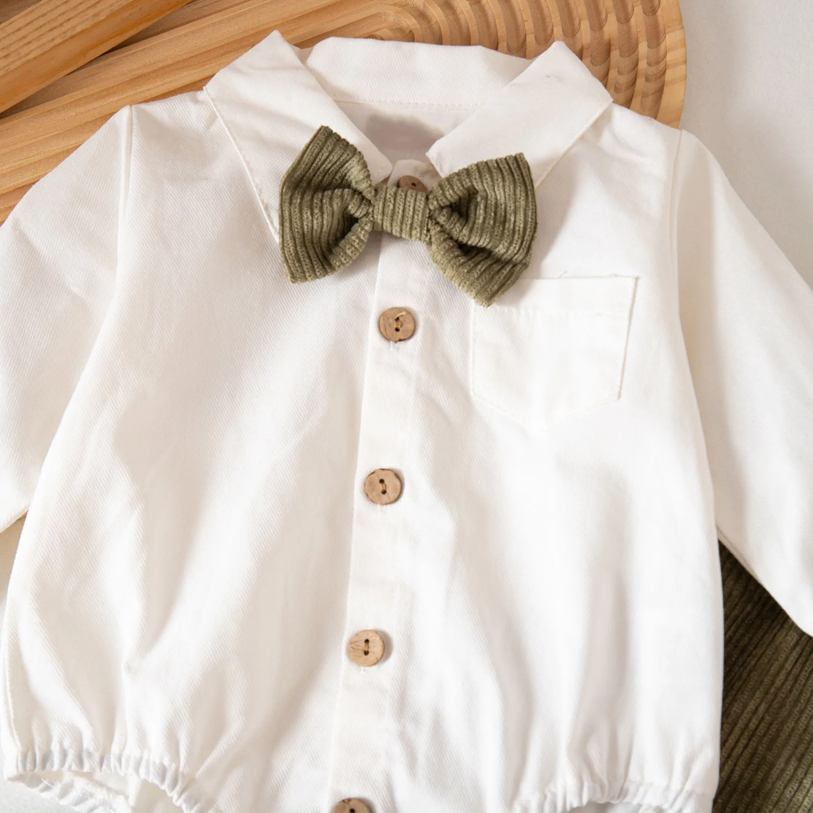 Abito da gentiluomo per neonato, camicia a maniche lunghe con papillon, pagliaccetto con pantaloni a bretella, abito formale per battesimo, compleanno, festa di nozze