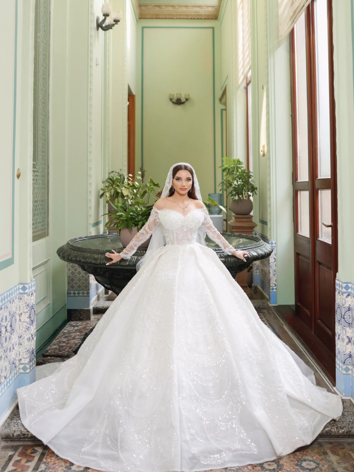 

Customized Luxury Beaded Pearl Sweetheart Ball Gown Wedding Dress Corset Bridal Gown With Gloves & Veil Vestidos De Novia