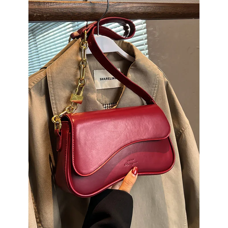 High-End Texture Niche Design Red Shoulder Bag Female 2023 New Fashion Autumn Winter Underarm Wedding Bag Chain Crossbody Pack