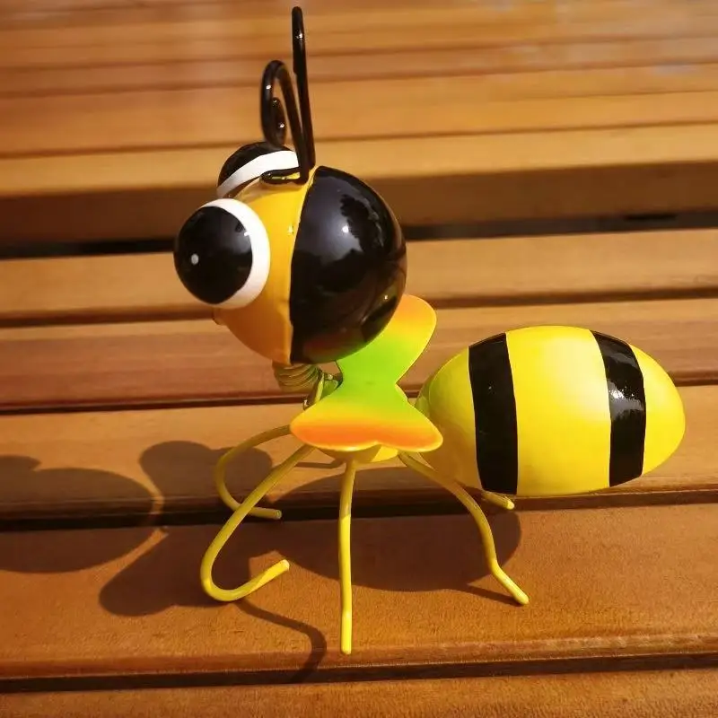 Amazon Cross-border American-style wrought iron metal 3D bee decoration rustic large bee wall decor hangable