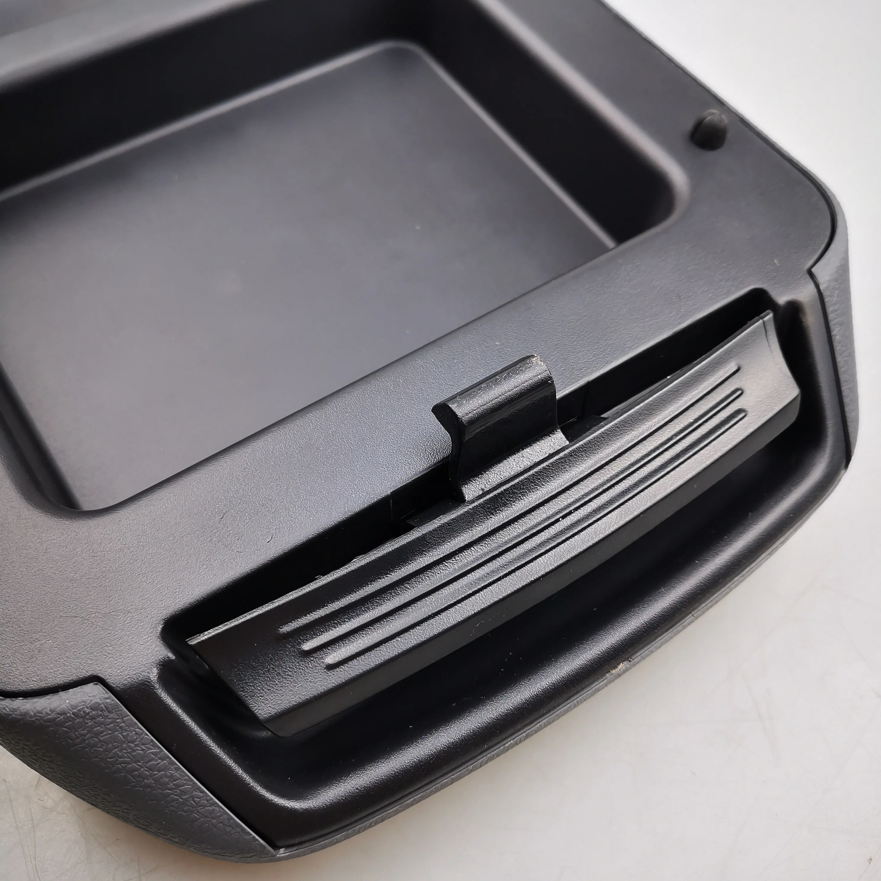 SAIC MAXUS T60 مسند ذراع لوحة العدادات الأصلية C00087588-A051