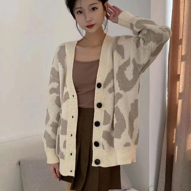 

Color Blocked Sweater Cardigan Jacket for Women Gentle Korean Version New Versatile Knitwear Trendy and Stylish
