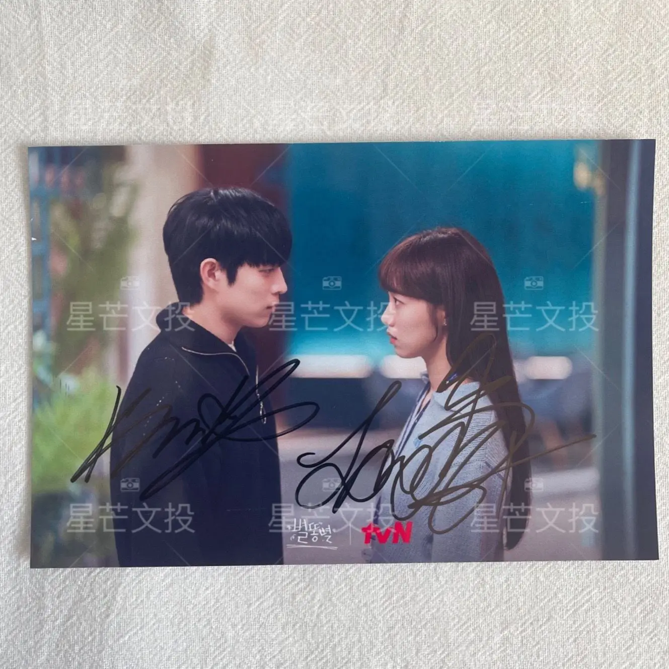 

Korean Drama Meteor Sung-Kyung Lee Kim Young Dae autographed photo 6-inch non printed as birthday gift for friend