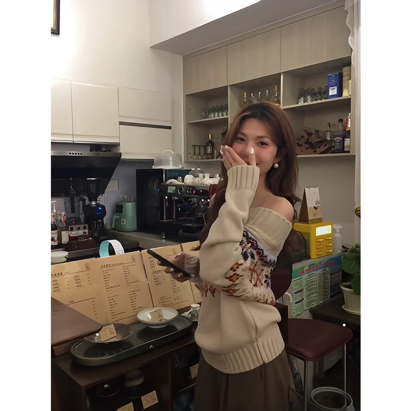 سترة نسائية كلاسيكية مكشوفة الأكتاف من MEXZT بلوفرات محبوكة مطبوعة هاراجوكو مثيرة برقبة مائلة ملابس تريكو شتوية بتصميم كوري