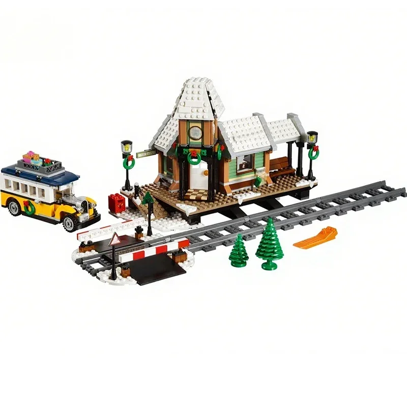 

902PCS Snowy Train Station MOC DIY Building Set, Festive Winter Village Model, Cozy Festival Decoration Gift