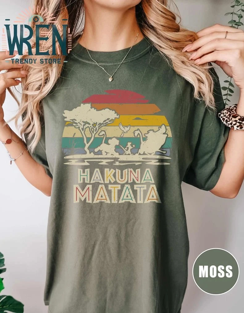 ديزني الأسد الملك سيمبا هاكونا ماتاتا رسالة الجرافيك طباعة النساء الرجال الاطفال تي شيرت لرحلة المملكة الحيوان لينة مريح أنيق