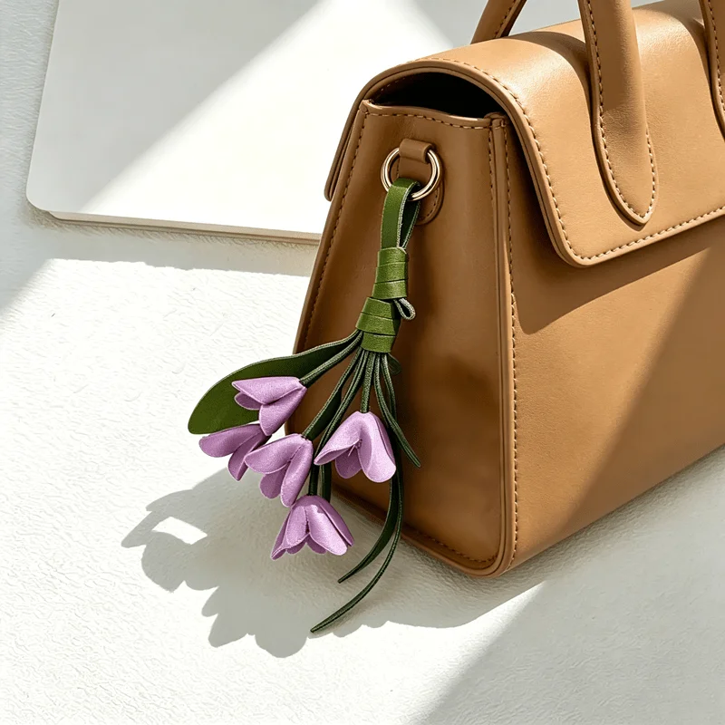 Handgefertigter PU-Leder Maiglöckchen-Schlüsselanhänger, kreativer Taschenanhänger, geeignet für Hochzeitsgeschenke und Segensgeschenke. – Detail 5