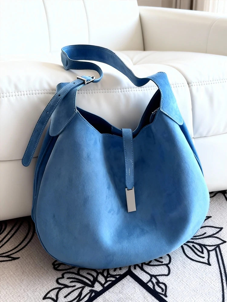 

Синяя бархатная большая сумка для подмышек, женская роскошная ручная сумка на одно плечо Sensation, повседневная простая сумка с магнитной синей застежкой