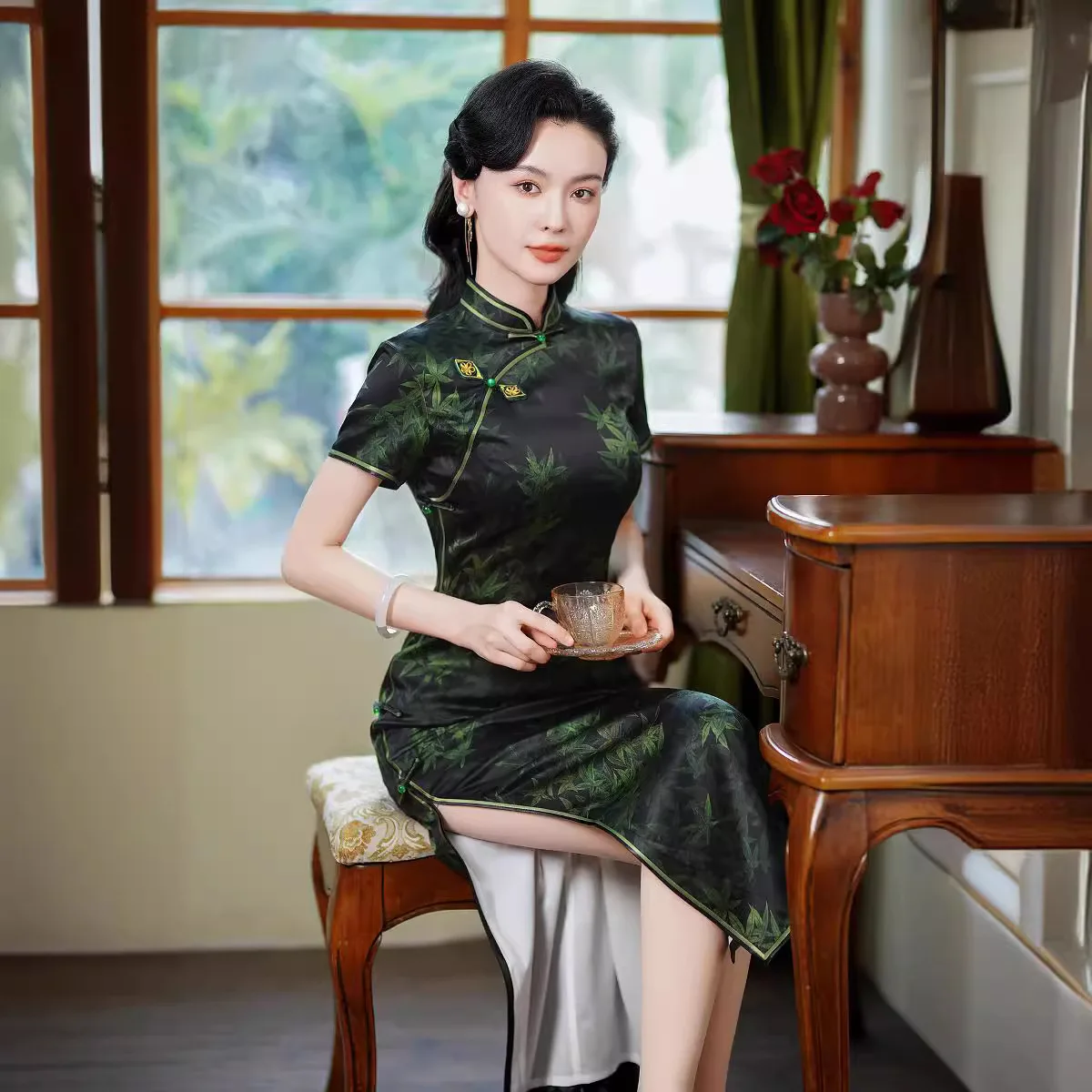 

High Quality Real Silk Qipao Cheongsam Top Skirt Modified Temperament Women Retro Old Shanghai Art