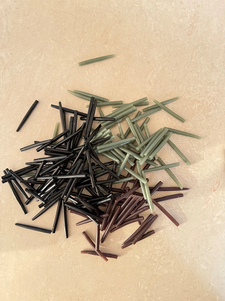 50 Stück/150 Stück Anti-Tangle-Schläuche für Angeln, Karpfenangeln Endverbindungshaken Gummirohre, Schwarz/Grün/Braun – Detail 3