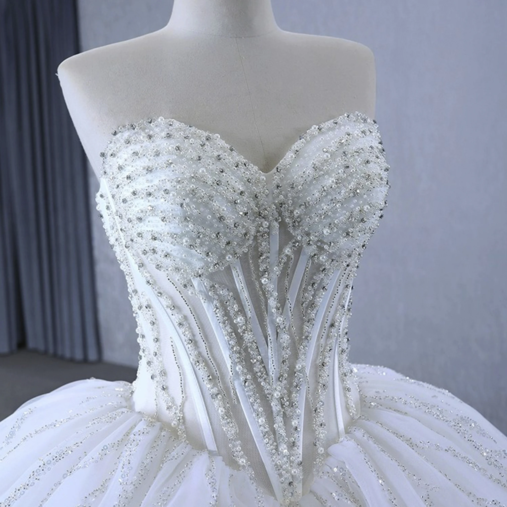 فستان زفاف Rosymae فاخر على شكل قلب وخط عنق على شكل قلب وصدرية شفافة أنيقة فستان زفاف أبيض