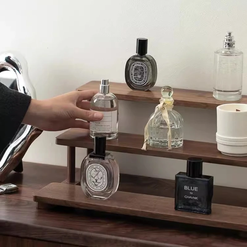 ชั้นวางน้ำหอมและเครื่องสำอางแบบหลายชั้น วอลนัท ชั้นวางจัดระเบียบเครื่องสำอาง ชั้นวางโชว์ผลิตภัณฑ์บำรุงผิว ดีไซน์สวยงามสำหรับวางบนโต๊ะในบ้าน