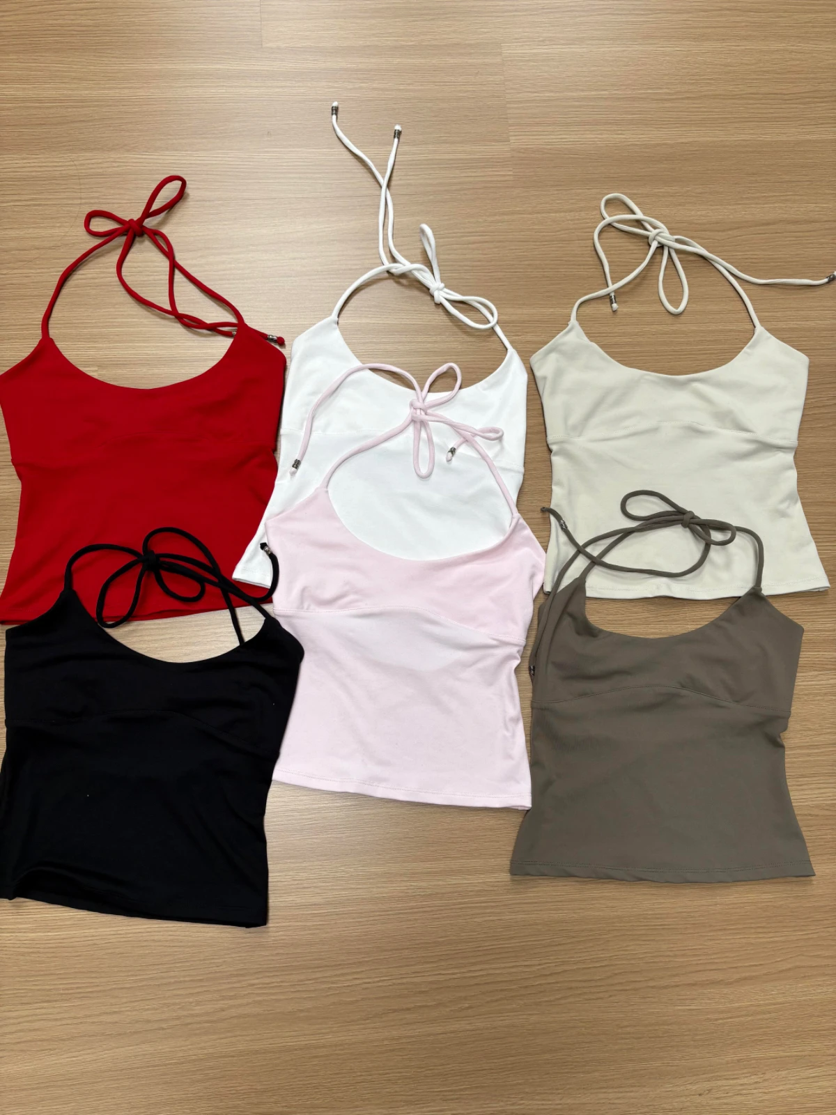 نموذج جديد بدون أكمام صيفي يمكن استخدامه كملابس اللياقة البدنية للتخسيس والتخسيس عالي المرونة وحزام الرقبة الضيق للنساء