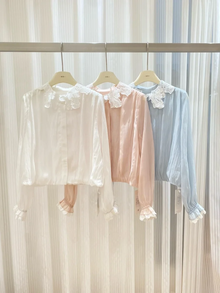 

Элегантная блузка Xu Kai с кружевной отделкой, длинными рукавами, свободного кроя, из смесового хлопка, полиэстера и нейлона, в белом, розовом и синем цветах.