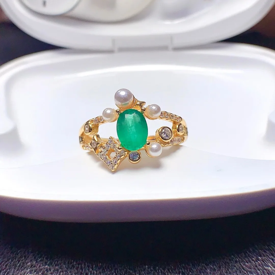 

Designer Design S925 Silver Ring with A Natural Emerald A Piece of Elegant Jewelry That Defines Your Unique Temperament