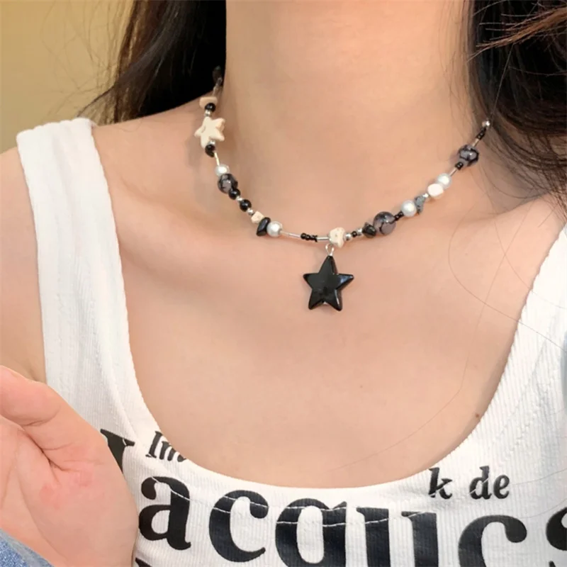 

Vintage Goth Cool Star Pendant Beaded Chain Necklace For Women Dopamine Black Star Beaded Necklace Kpop Y2K Jewelry Accessory