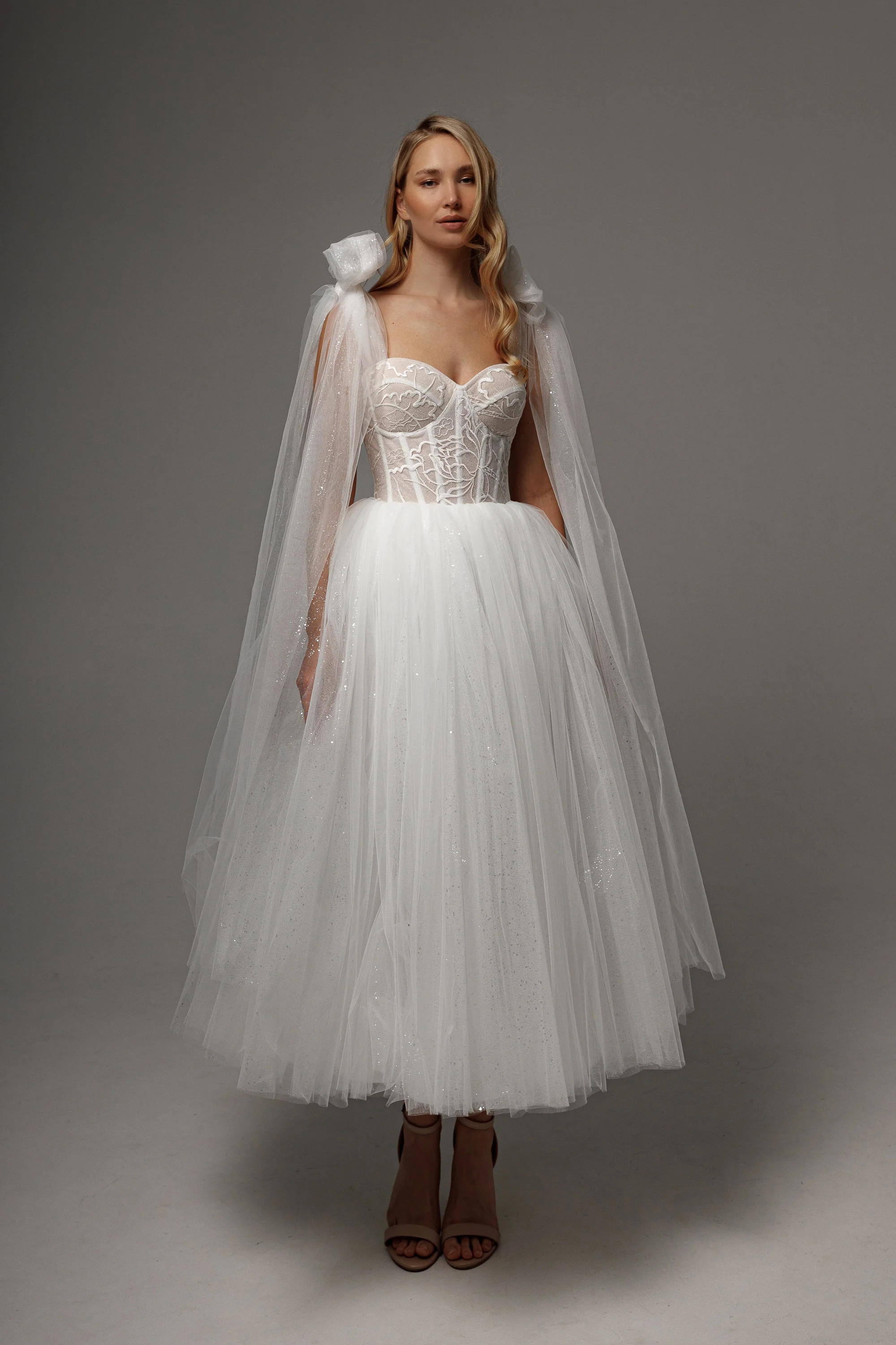 Suknie ślubne z tiulu brokatowego na ramiączkach spaghetti, dekolt w serce, aplikacje, gorset, długość do kostek, luksusowa suknia wieczorowa, suknia ślubna.