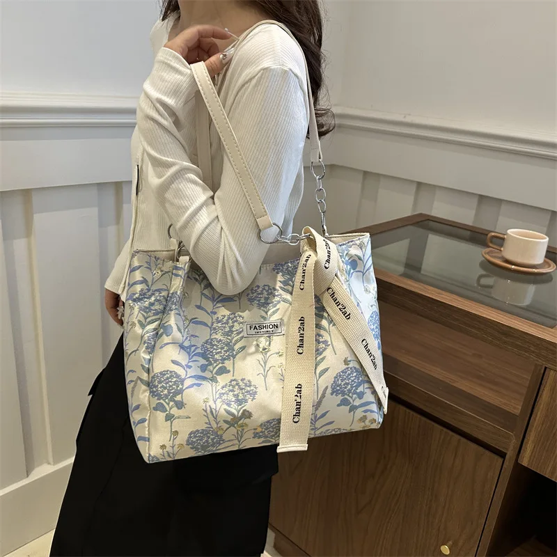 Beautiful Underarm Tote Bag Women\'s 2024 New Literary Niche Shoulder Bag Casual Fashion Student Commuter Bag