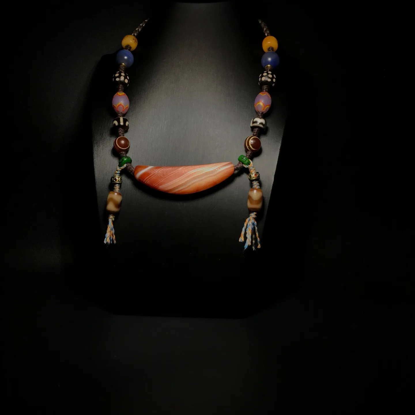 Tibetan Natural Red Old Agate Dzi Silkworm Lines Horn Bead Amulet Necklace J0528