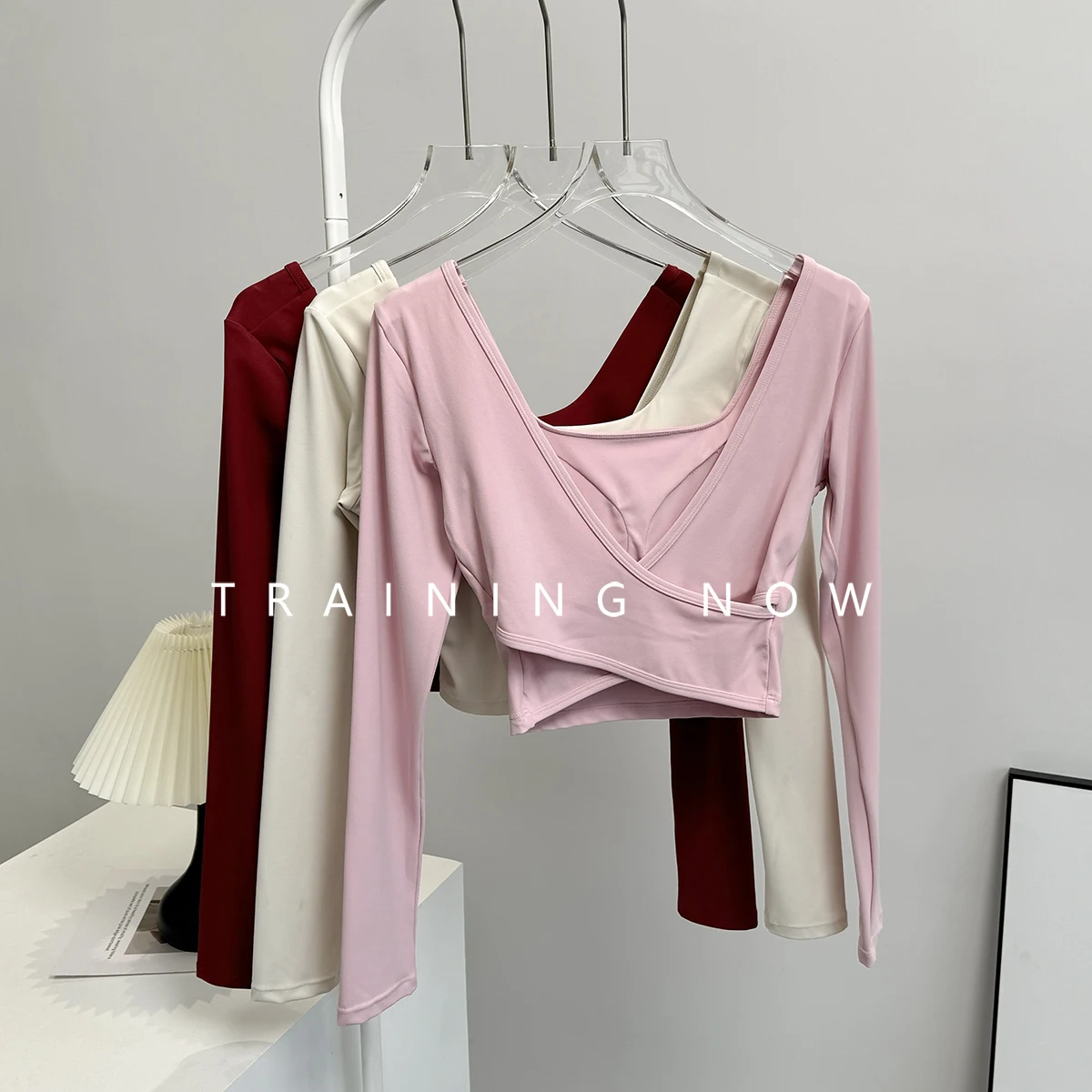 

Красивая одежда для йоги на спине для женщин на осень и зиму, новая высококачественная профессиональная тренировочная одежда для пилатеса с длинными рукавами