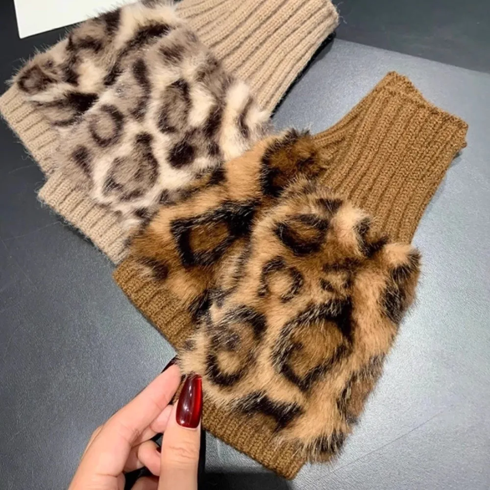 Fashionable Warm Fingerless Gloves Short Style Knit Half-Finger Gloves Soft Polyester Leopard Print Gloves Writing