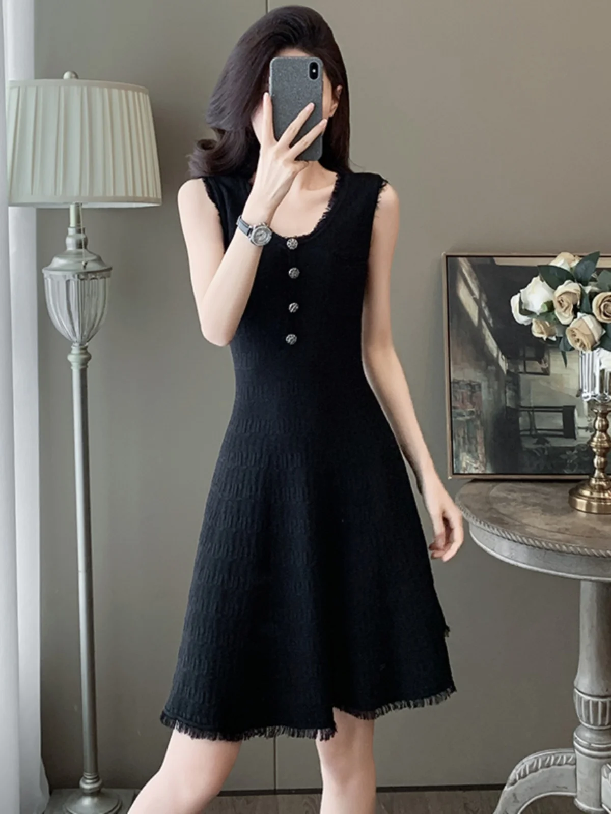

Elegant Black Sleeveless Dress Women's Summer 2026 New Style Waist-Cinching Vest Dress Small Fragrance Style High-Quality Fee...