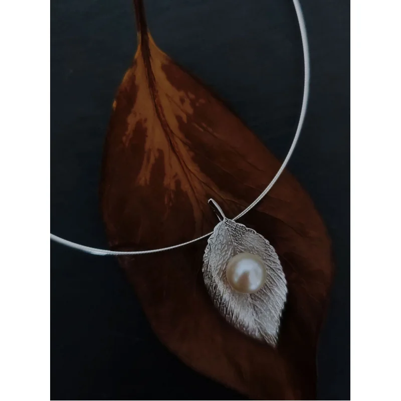 

Колье с жемчугом в виде листьев сакуры, стерлинговое серебро 925 пробы, дизайнерские художественные украшения для женщин, элегантный минималистичный подарок для повседневной носки, вечеринки