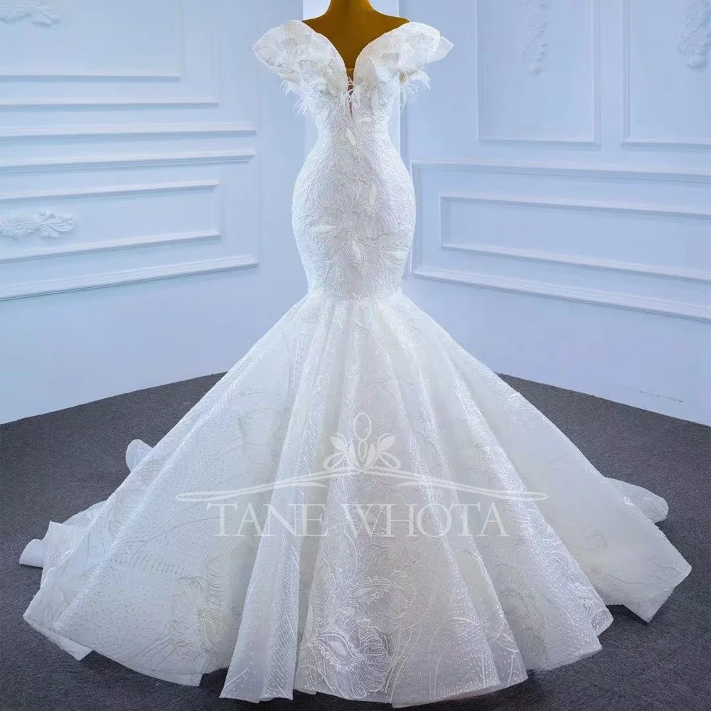 Elegant Bridal Dress V Neck Cap Sleeves Lace Up Back Wedding Dress Sequined Embroidery Feathers Sheath Fit Hochzeitskleid