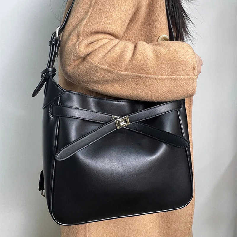 

Luxury Brand Women's Bucket Bag Cross Belt Design Silver Button Fashion Commuter Underarm Bag Simple High-end Tote Shoulder Bag