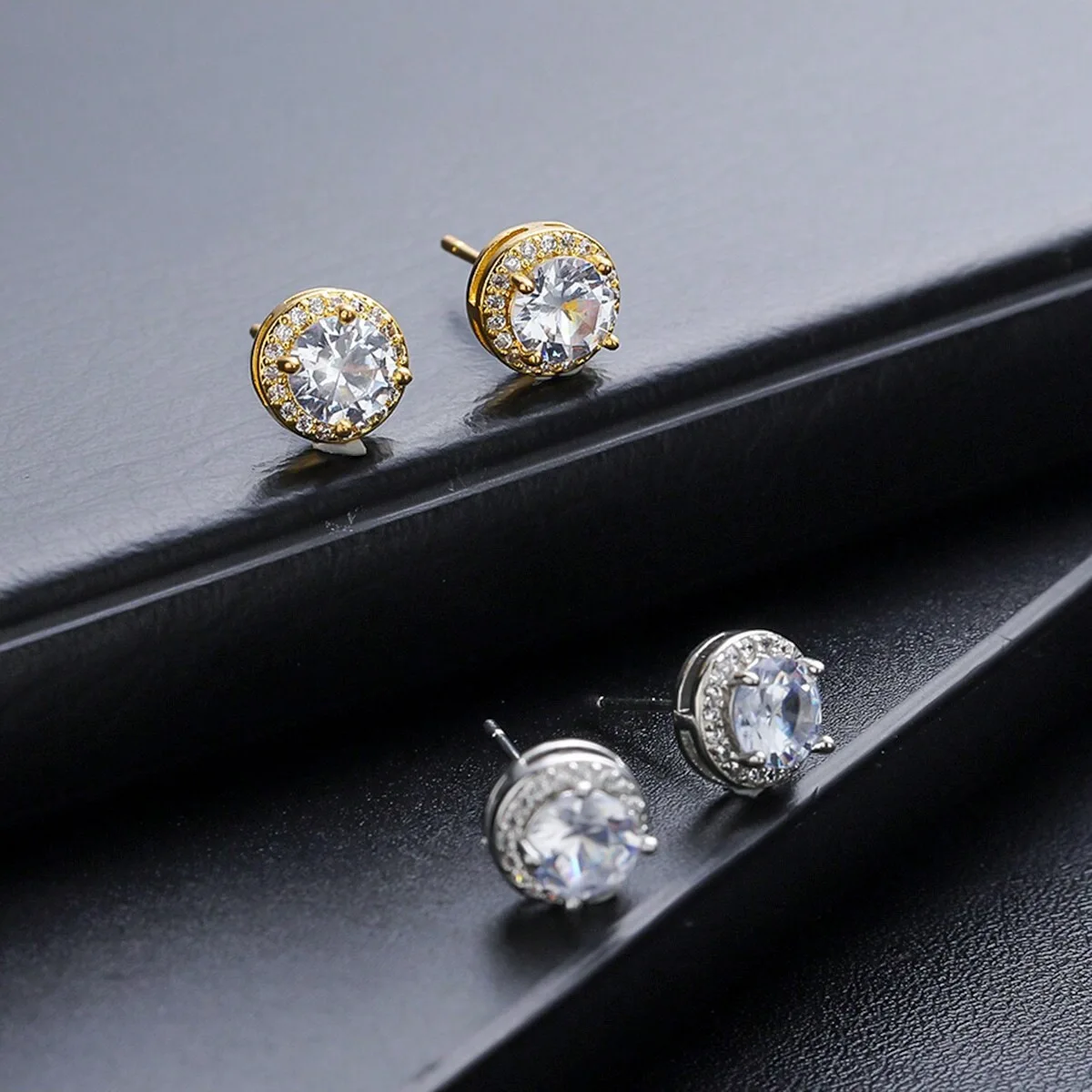

European American Street Style Round Cubic Zirconia Earrings Luxury Copper Inlaid Stud Earrings Unisex Hip Hop Punk Ear Accessor