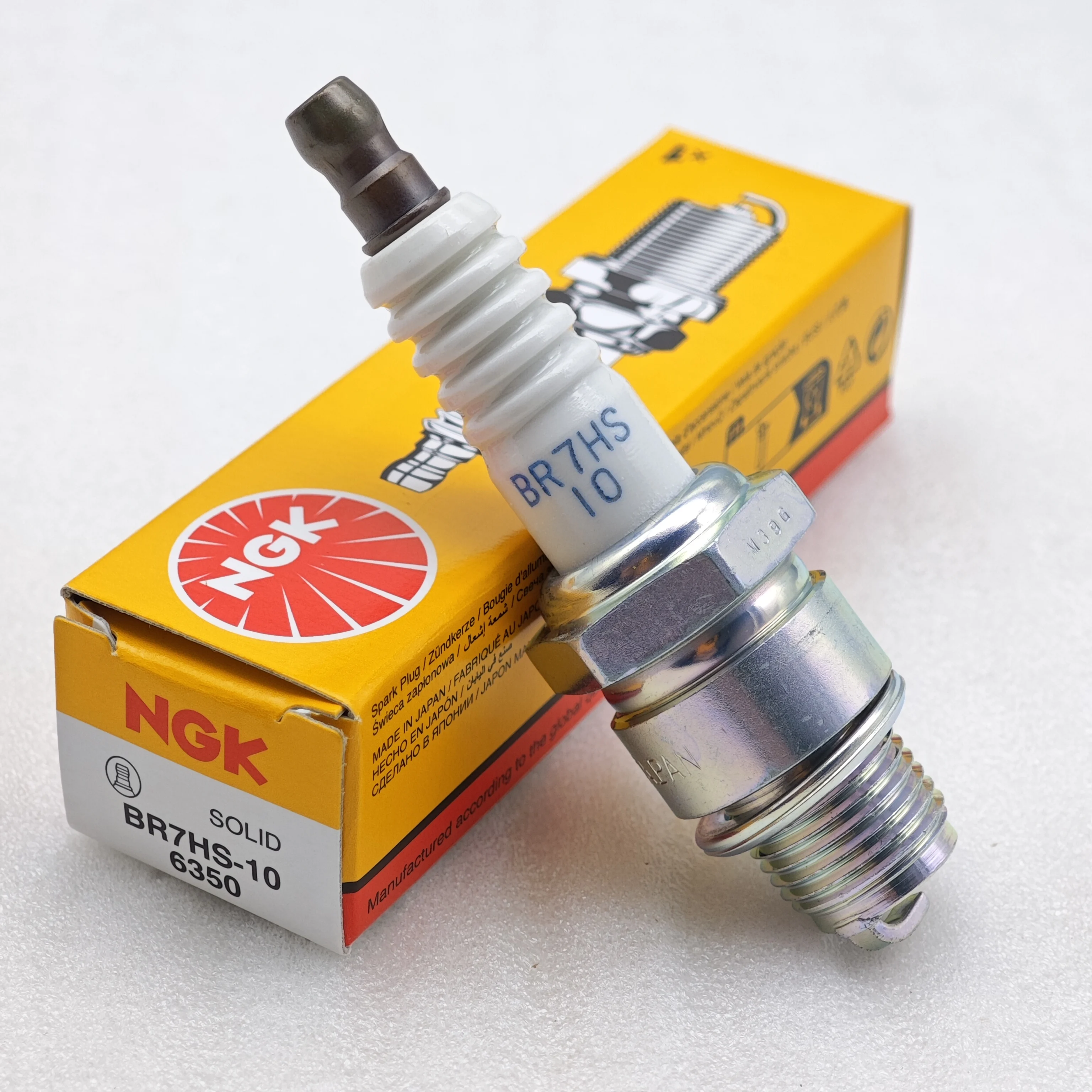 

NGK Spark Plug BR7HS-10 BR8HS-10 is suitable for two-stroke outboard engine motorboat speedboat outboard engine lifeboat