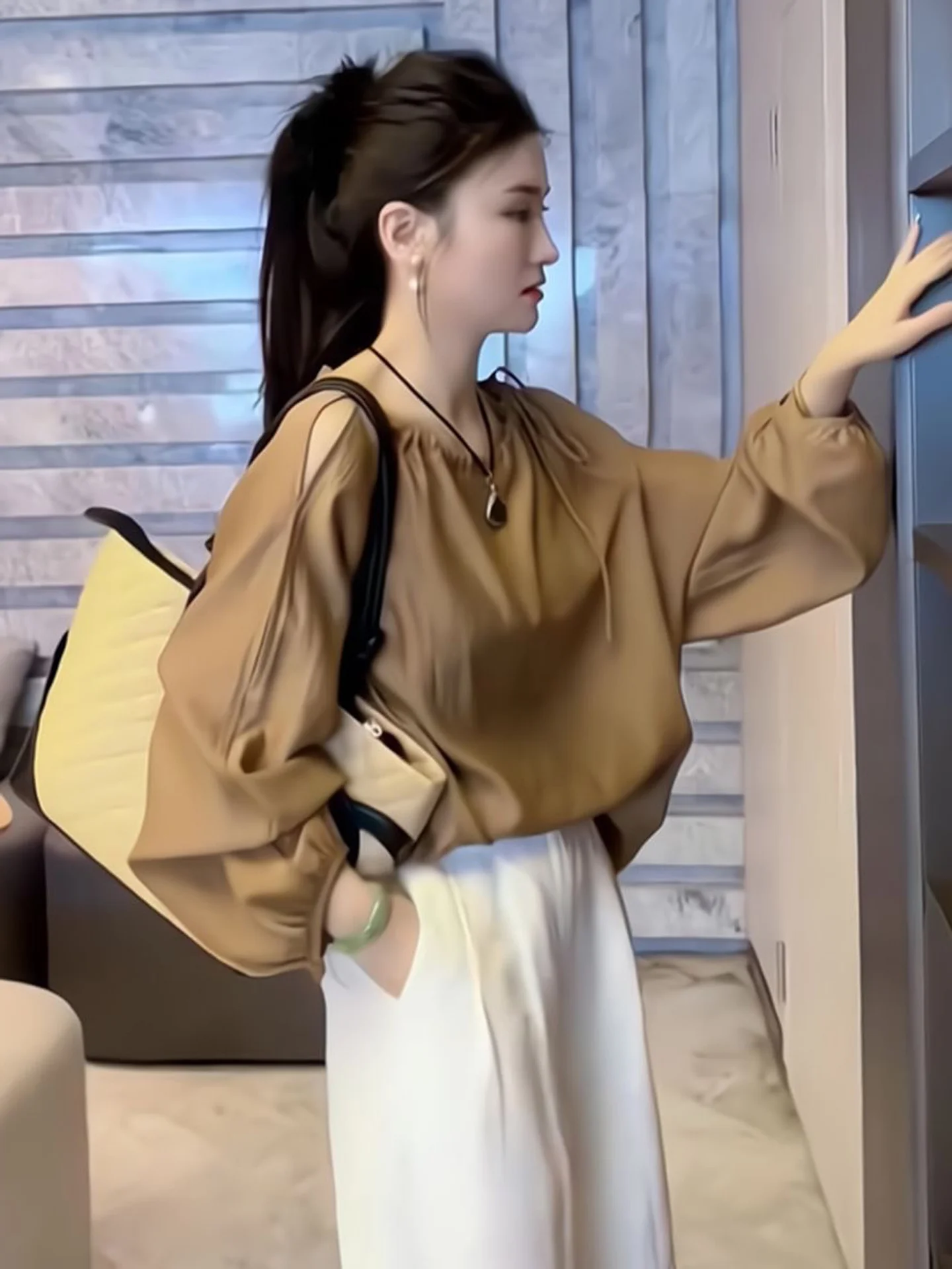 Fashionable Loose Long Sleeve Lantern Sleeve Shirt Women's round Neck Overhead Top Elegant Style New Autumn Collection