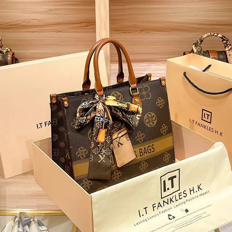 

Классическая уникальная дизайнерская сумка для подгузников для женщин, элегантная кожаная сумка через плечо, стильная винтажная сумка-мессенджер и сумка на плечо.