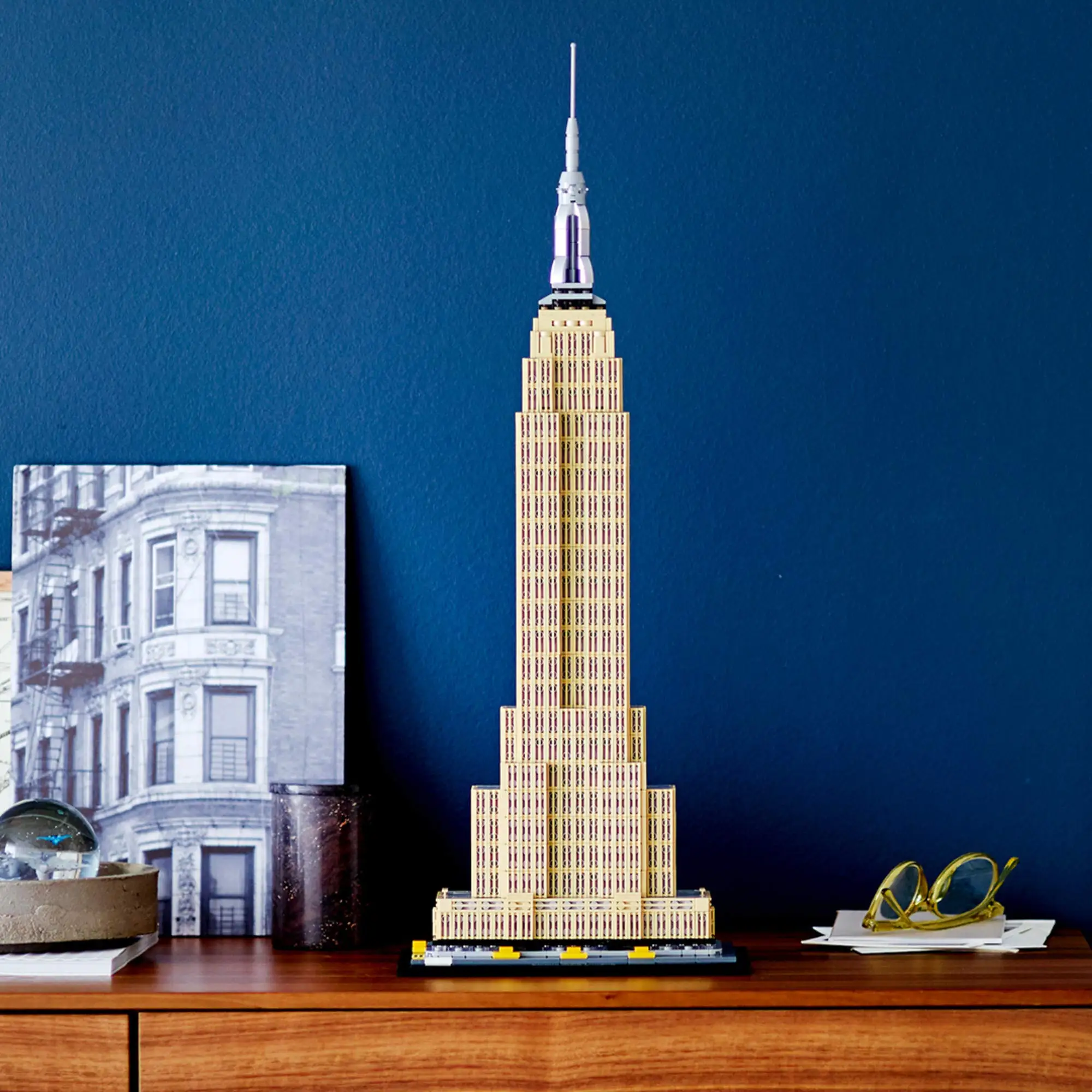 LEGO & Architecture Empire State Building 21046 New York City Skyline Build It Yourself Model Skyscraper Toys Gift (1767 Pieces)