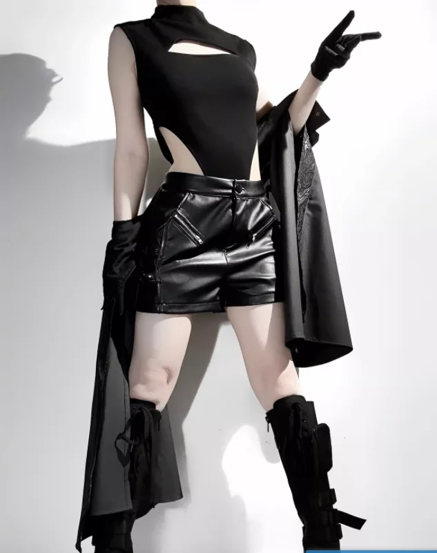 ダーク長袖多用途ファッション個性ショートコートセクシーなラウンドネックノースリーブベストクールハンサムガールズレトロショーツセット