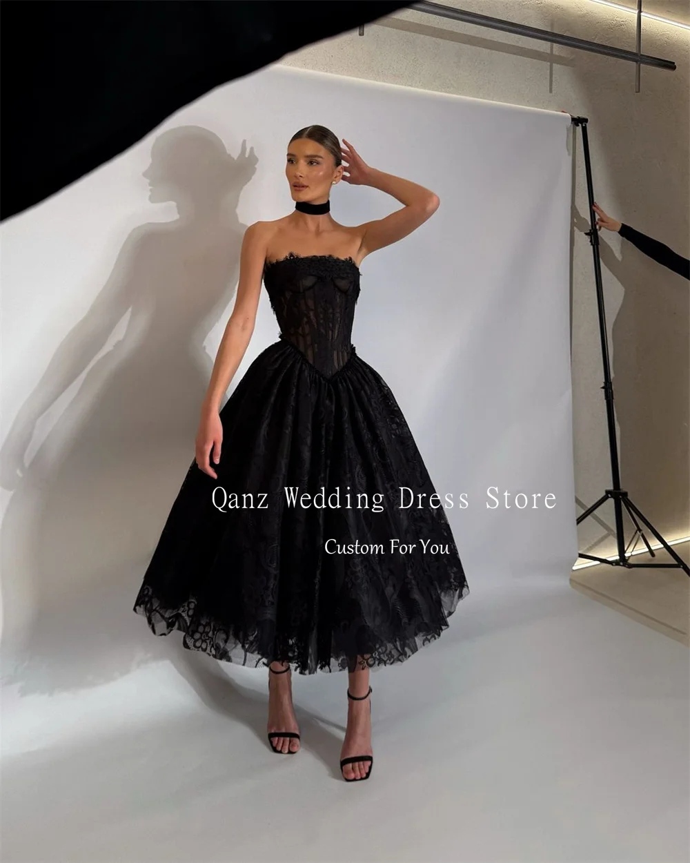 Qanz Modern Black Prom Dresses Lace Appliques Strapless Vestidos De Fiesta Elegantes A Line Tea Length Birthday Photo Customized