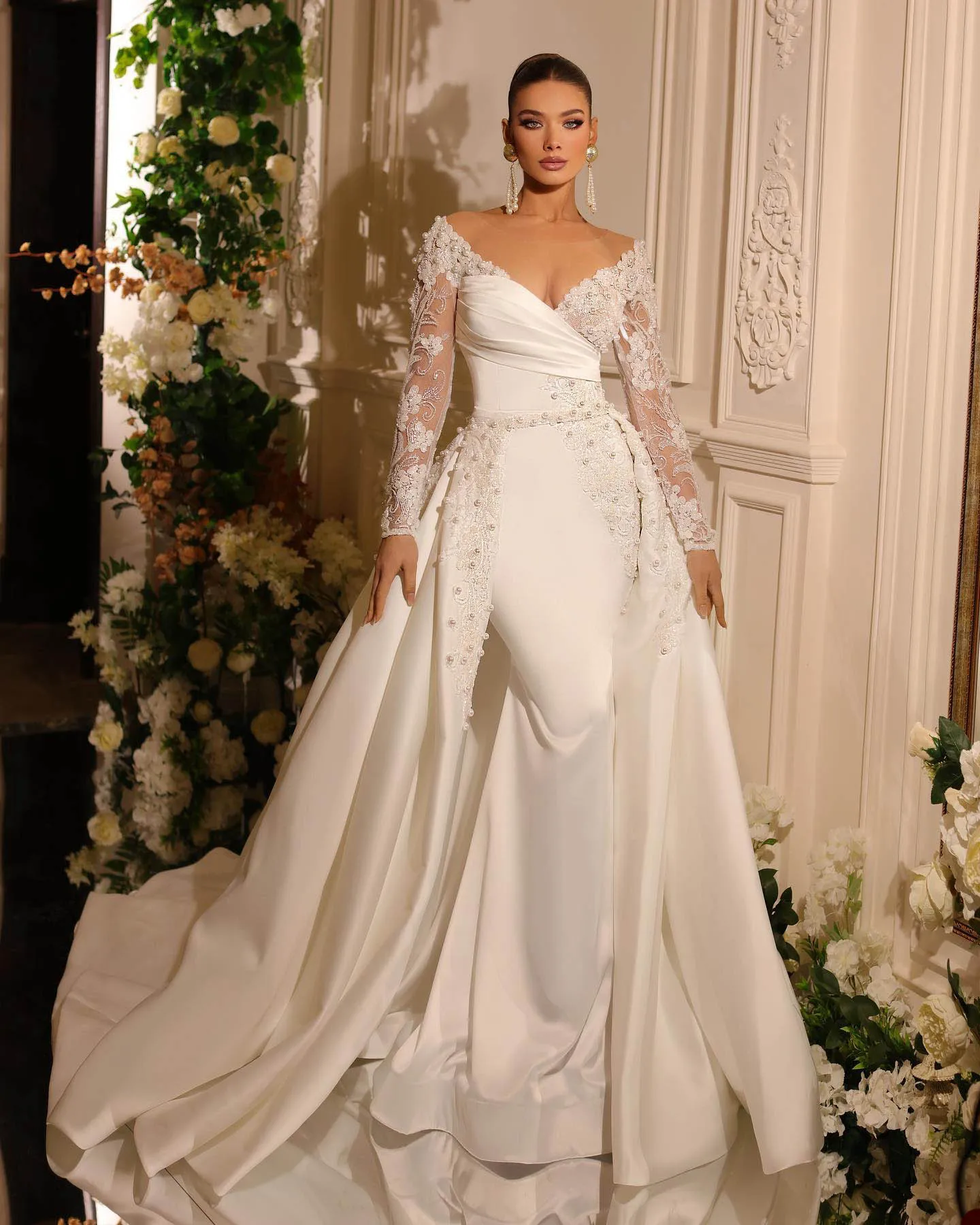 

Elegant Mermaid Wedding Dress V-neck Long Sleeves Lace Applicants Pearls Detachable Train Court Custom Made Vestidos De Novia