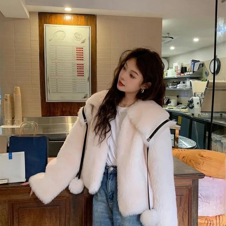 

Faionable ort Темно-синий меховой воротник Съемный меховой шарик Оригинальный дизайн Женская верхняя одежда для поездок на работу из полиэстера