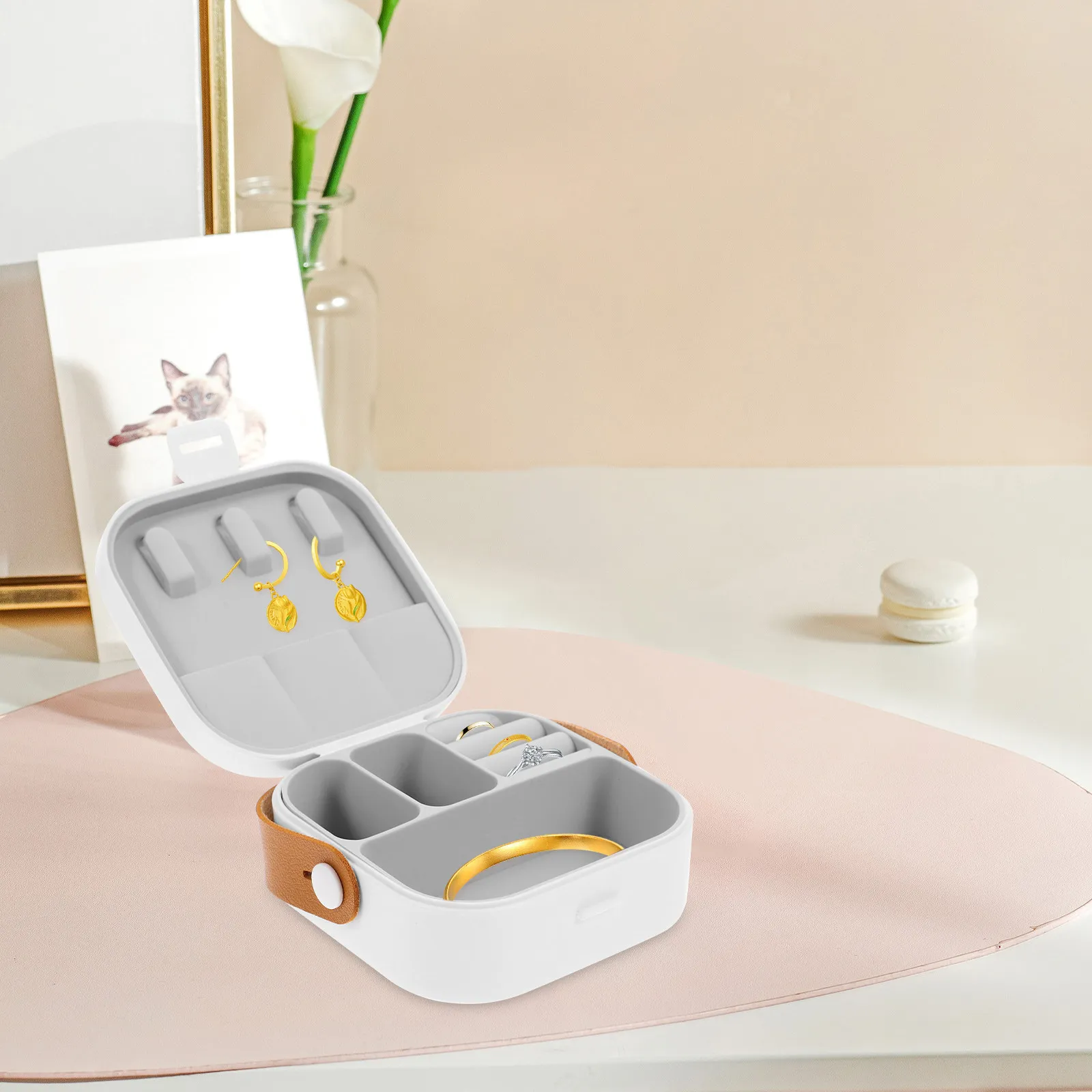 

Мини-шкатулка для хранения украшений, маленький портативный дорожный футляр, органайзер для колец, серег, ожерелий, компактный органайзер для ювелирных изделий