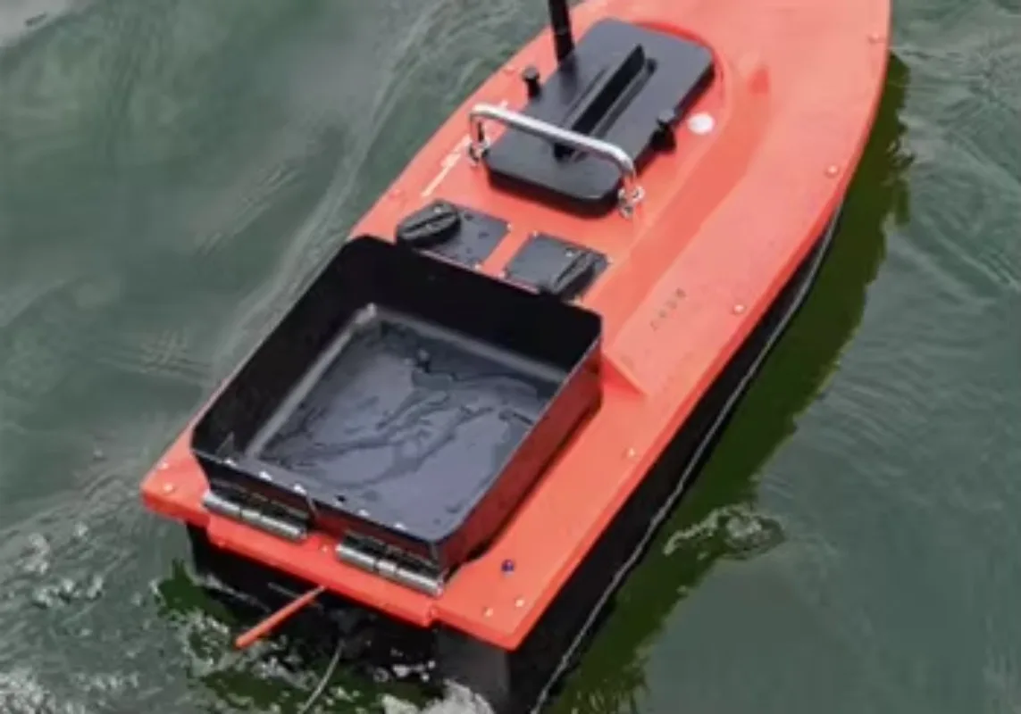 S70-30 GPS Plastic Bait Boat Remote Control 500-600M Range 4kg Load Capacity 8.0mph Power/Signal Loss Automatic Return